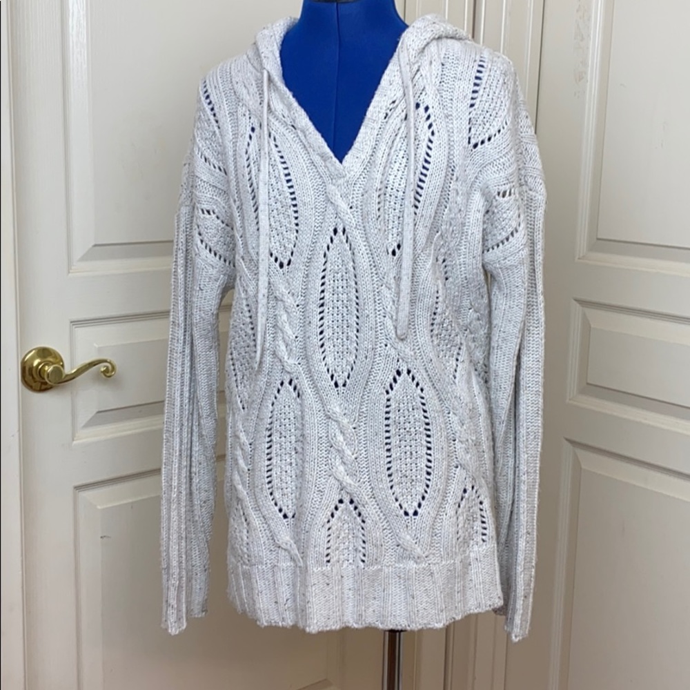 Cupio v-neck sweater with hood Sz M